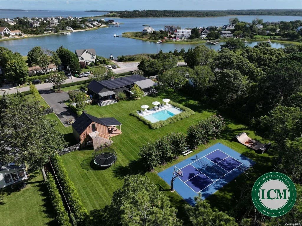 Casa à venda em Hampton Bays