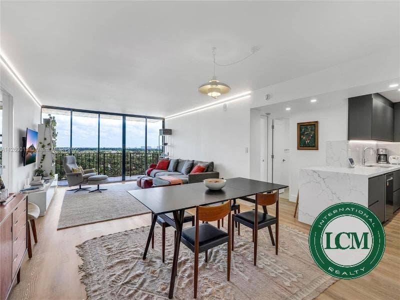 Apartamento remodelado em Palm Bay Yacht Club